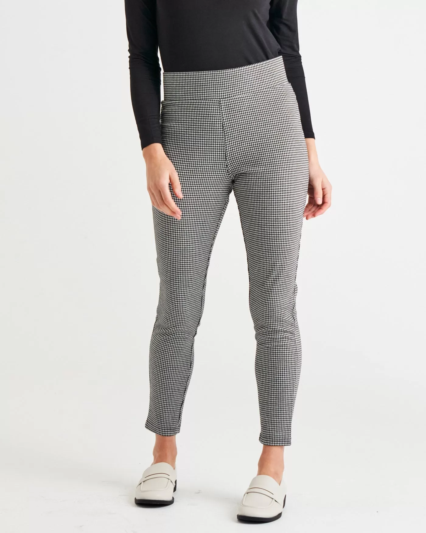 Betty Basics Houndstooth Ponte Legging - Black Houndstooth