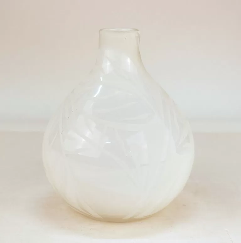 Bulb Vase in White Glass with Leaf Pattern