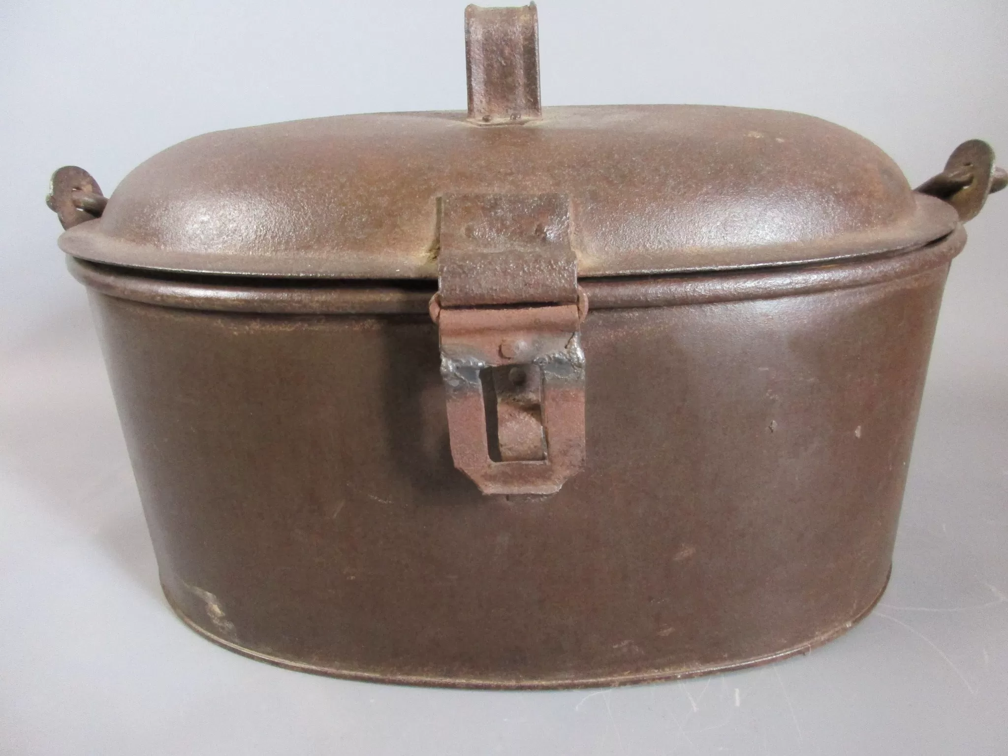 Large Decorative Iron Oval Cooking Pot Antique c1913