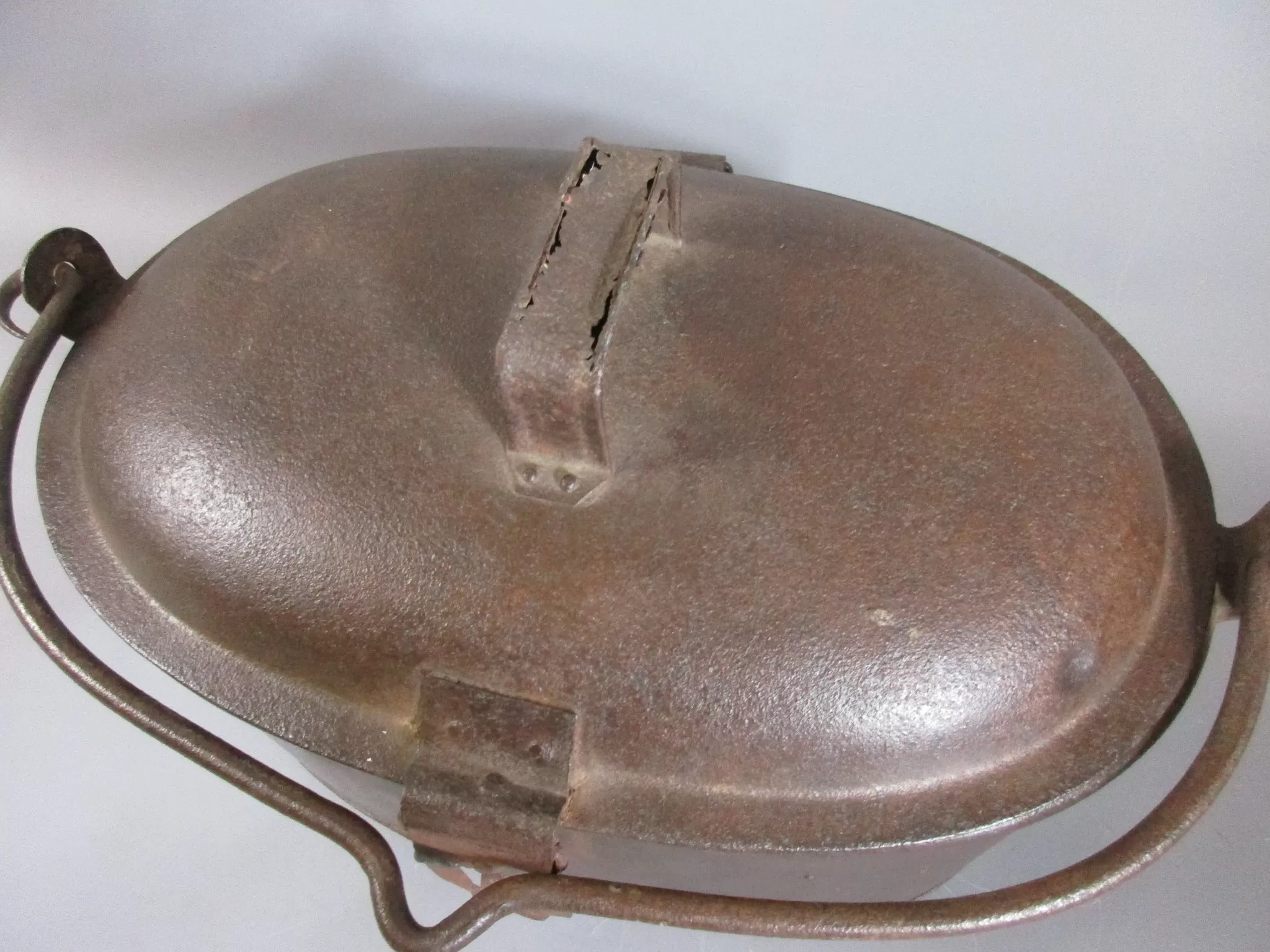 Large Decorative Iron Oval Cooking Pot Antique c1913