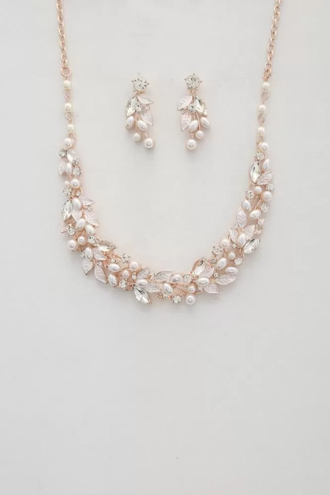 Leaf Pattern Pearl Crystal Necklace