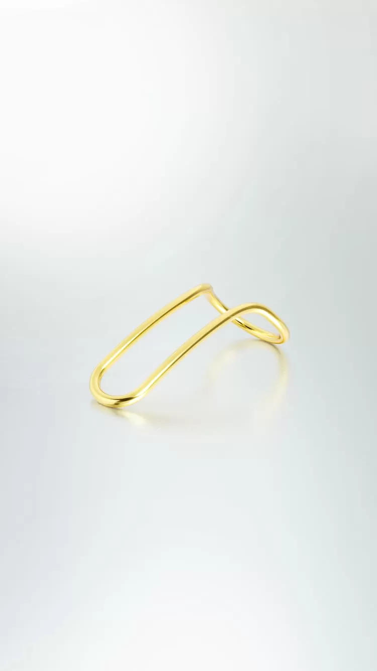 Statement ring in gold